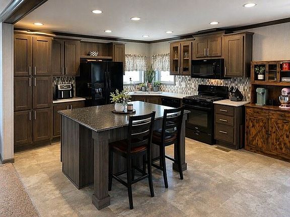 3rd image of 392 Birchwood Dr