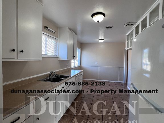 3rd image of 418 N Oak St