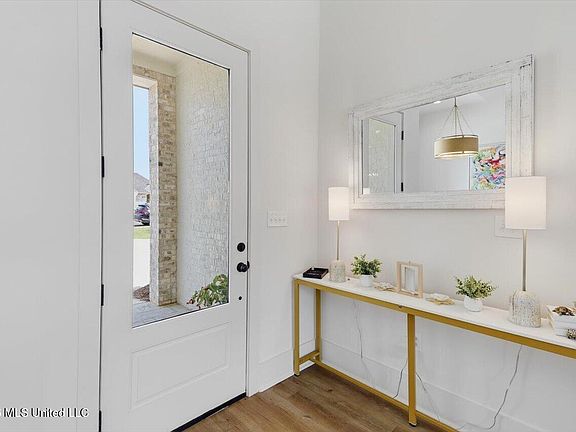 4th image of 429 Aurora Cir