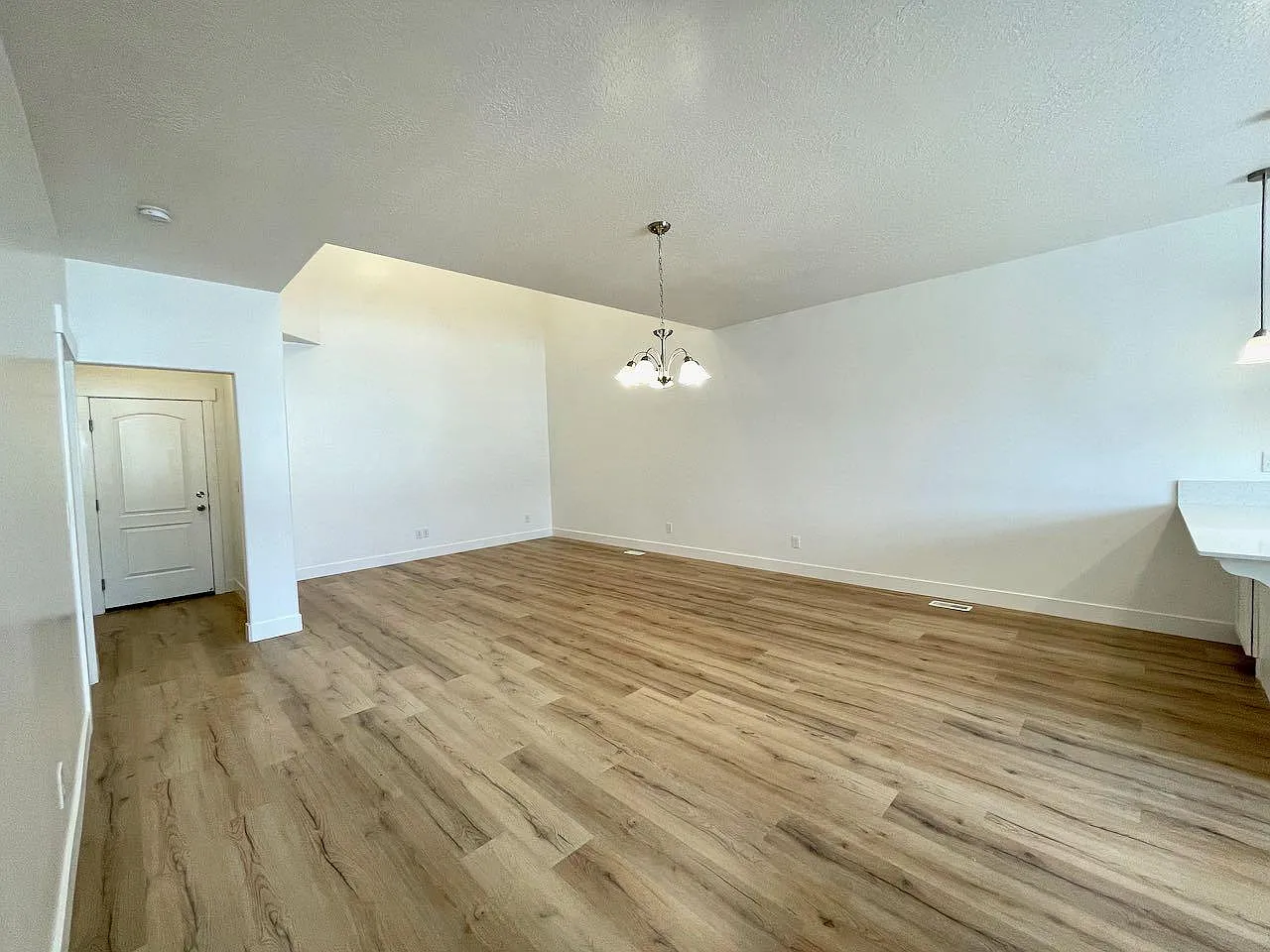 3 bed, 2.5 bath, 2364 sqft, $2,250 — Photo 3