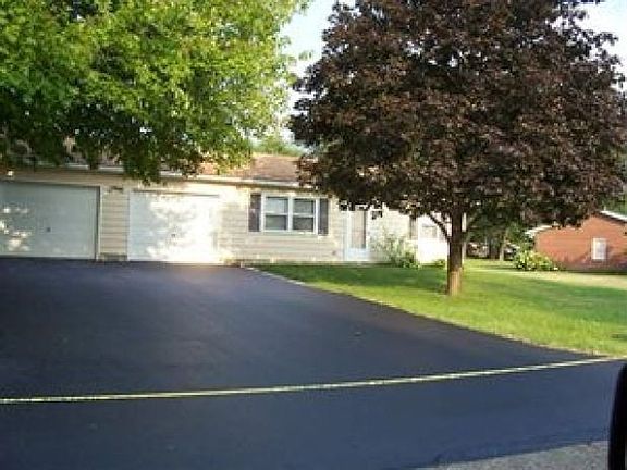 3rd image of 221 Jane Dr