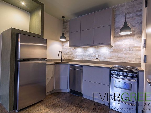 3rd image of 804 Wyckoff Ave #2