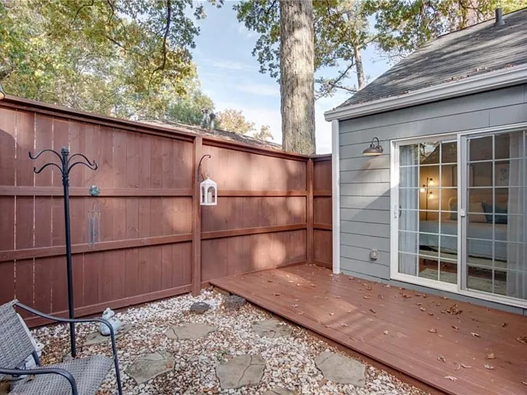 1426 Clermont Ave — Photo 13