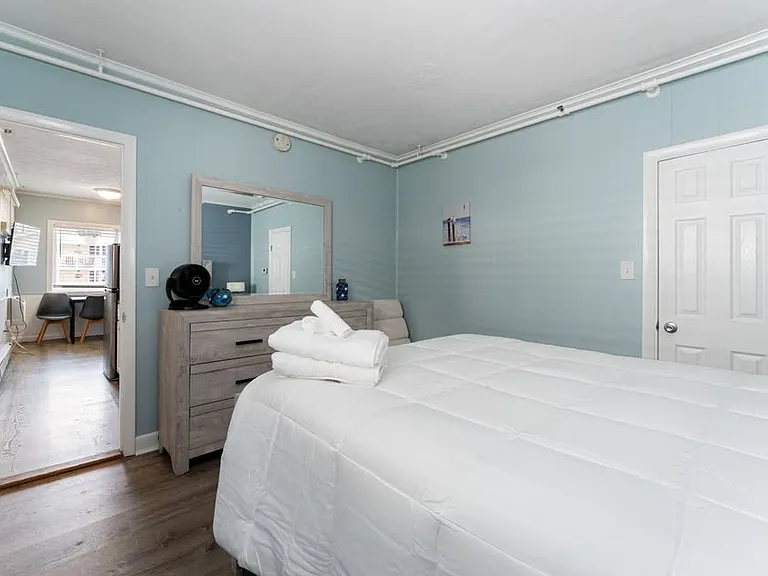 46 E Grand Ave — Photo 10