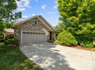 253 Fates Cir, Flat Rock, NC 28731