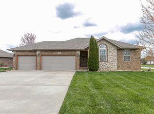 1106 W Bryce Ln, Nixa, MO 65714