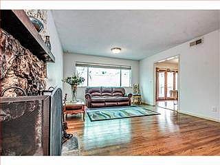 3rd image of 609 Cabrillo Ave