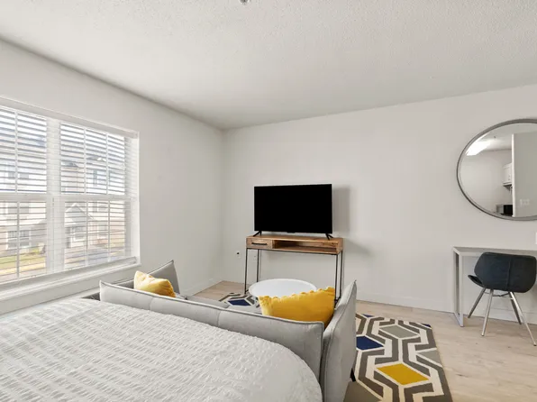 620 N Shore Dr #2, Jeffersonville, IN 47130