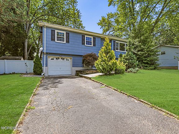 3rd image of 5 Dogwood Drive