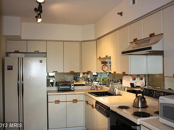 4th image of 1805 Crystal Dr APT 507
