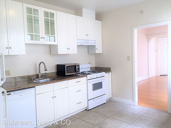 5th image of 3079 Broderick St APT 3