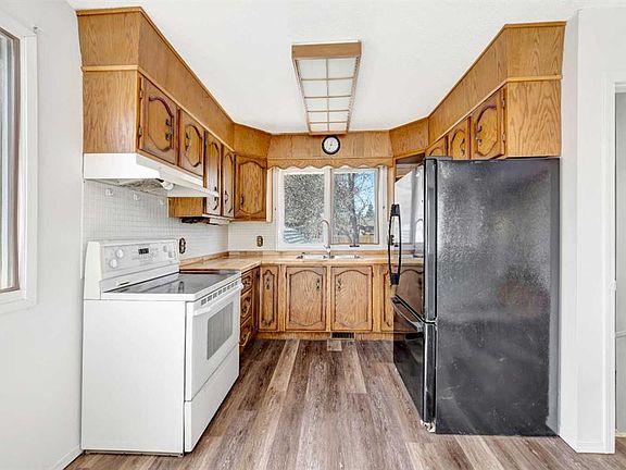 5th image of 3510 E 57th Ave