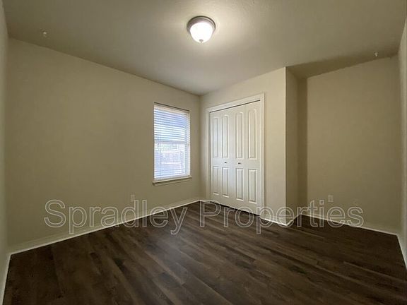 5th image of 2014 Carriage House Dr