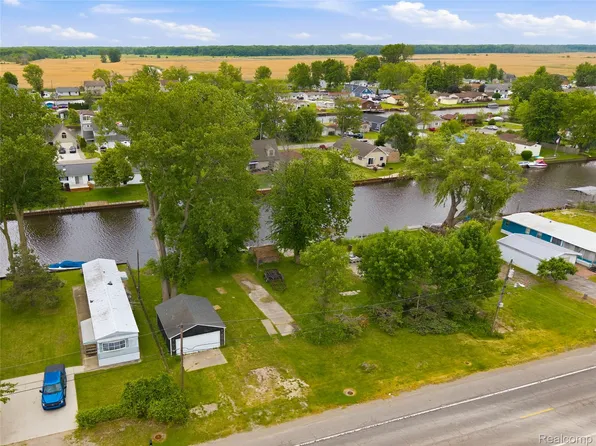 7448 Dyke Rd, Algonac, MI 48001