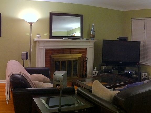 3rd image of 9326 Fredric Ct