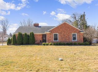 1107 Buckingham Rd, Grosse Pointe Park, MI 48230