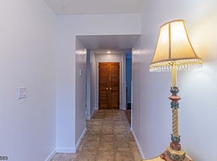 18 Zinnia Dr, Glenwood, NJ 07418