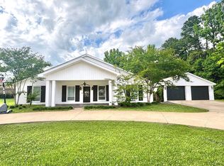 1601 Feemster Lake Rd, Tupelo, MS 38804
