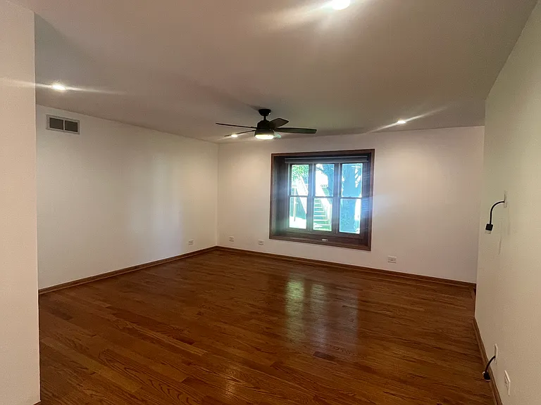 10304 Wilmette Ave — Photo 6