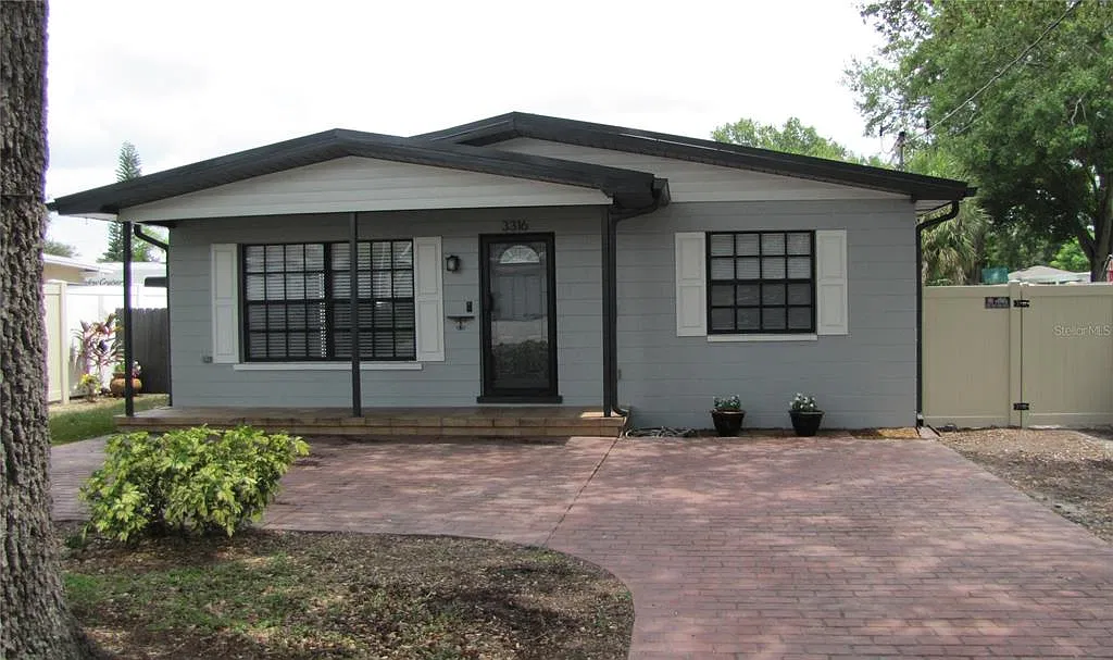 3 bed, 2.0 bath, 1728 sqft, $2,900 — Photo 2