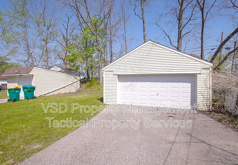 19101 Nitra Ave — Photo 3