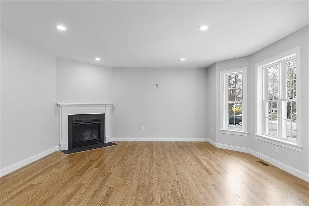 4 bed, 2.0 bath, 1800 sqft, $3,150 — Photo 3
