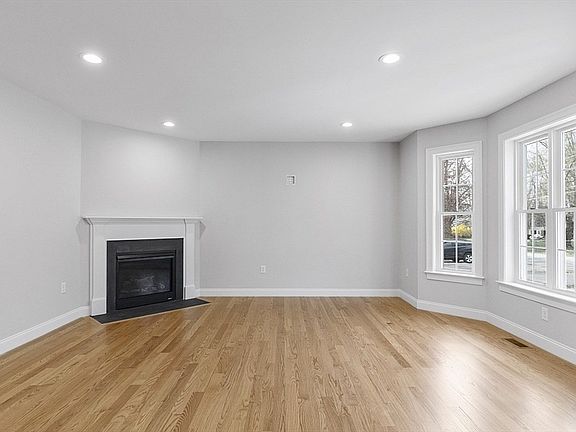 3rd image of 149 Lowell Rd #U-1