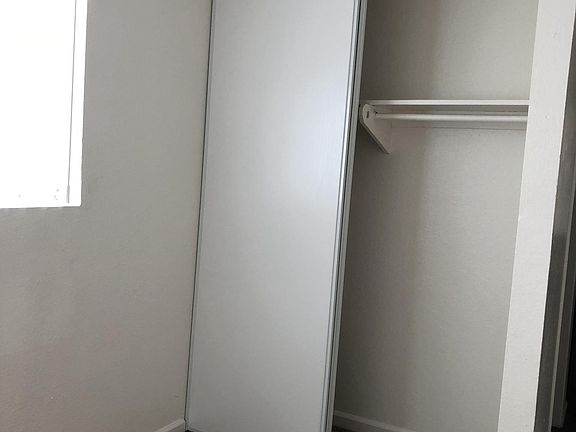 3rd image of 4060 Euclid Ave APT 21