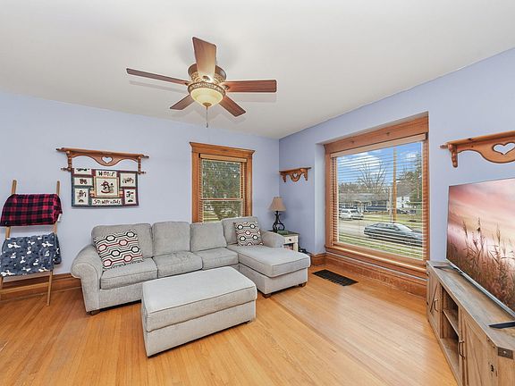 4th image of 410 W Reader St