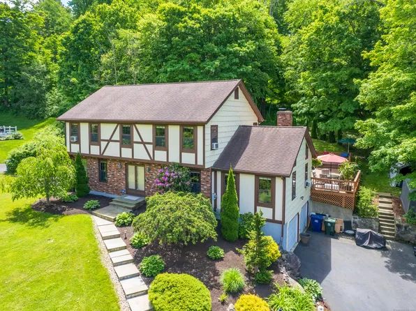 15 Columbia Drive, New Fairfield, CT 06812