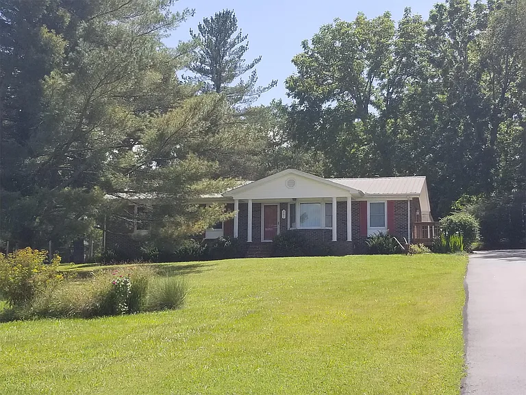 301 Shannon Dr — Photo 21