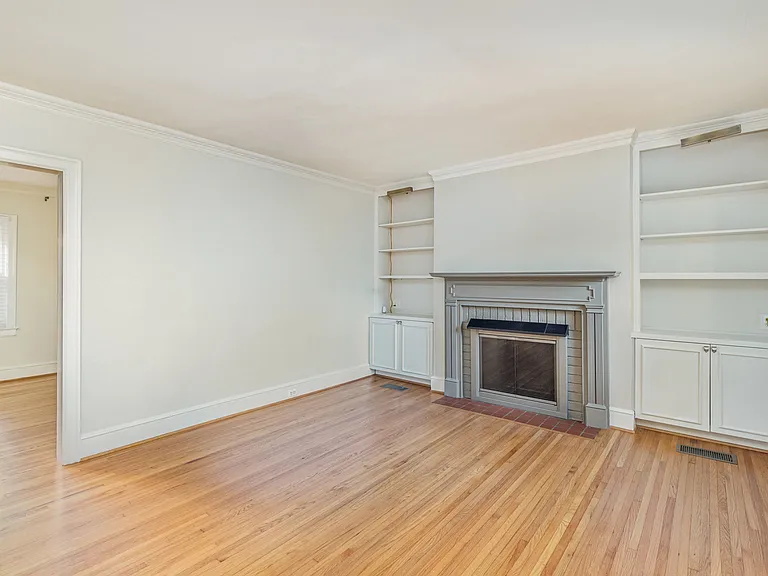 2240 Roswell Ave #4 — Photo 7