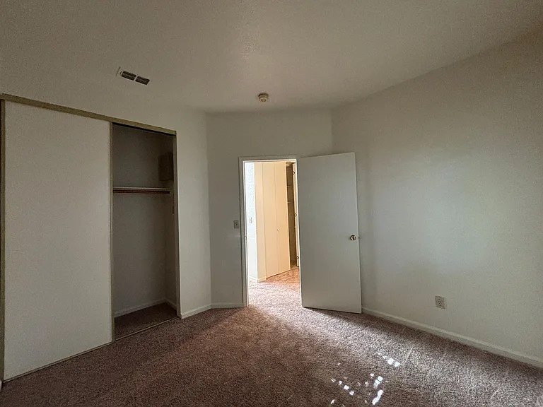 4909 Felicia Way — Photo 16