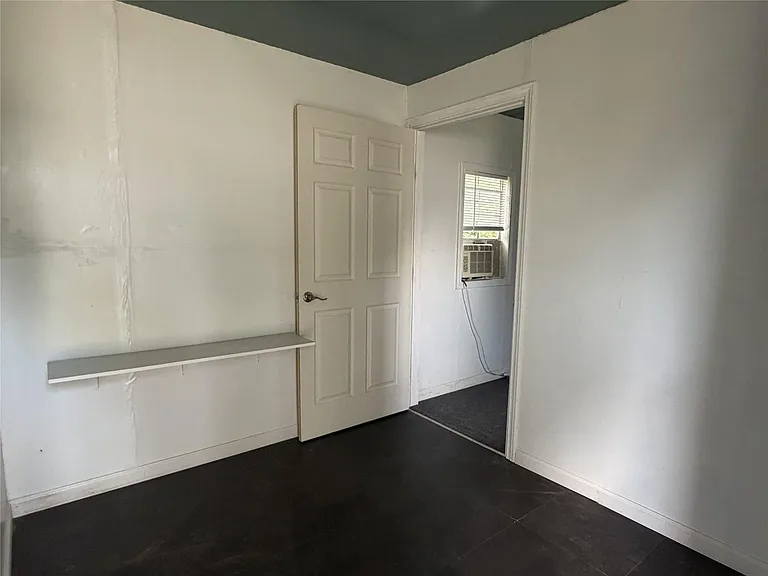 1028 Dr Martin Luther King Dr — Photo 6