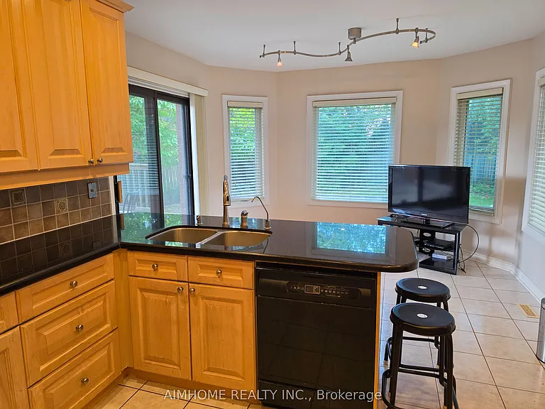 49 Holbrook Ct — Photo 8