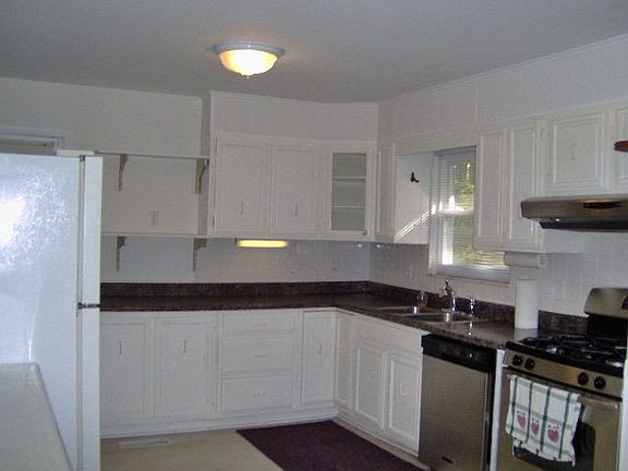 Open kitchen/Dining Area