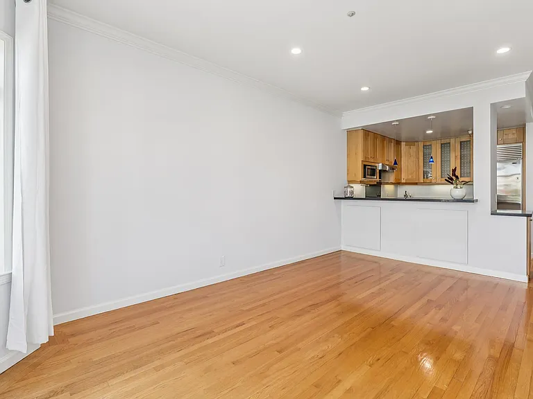 1921 Jefferson St #207 — Photo 3