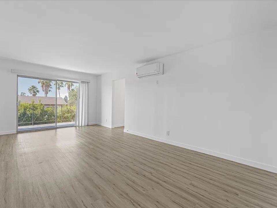 376 Avenue 57 #22