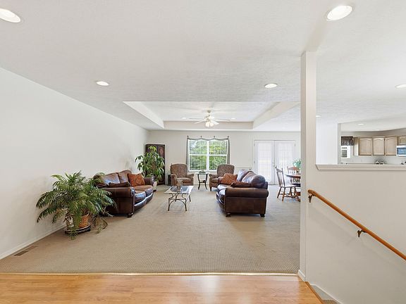 3rd image of 702 Wilshire Drive