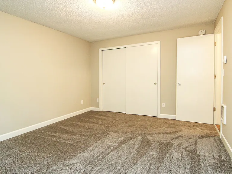 501 SE Davis St — Photo 11