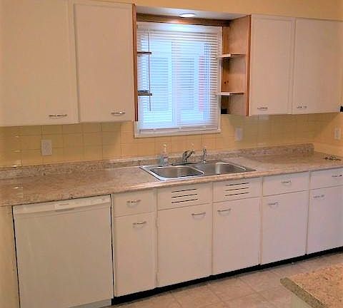 5th image of 365 Englewood Ave APT 2