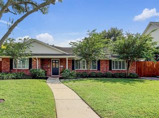 6213 Meadow Lake Ln, Houston, TX 77057