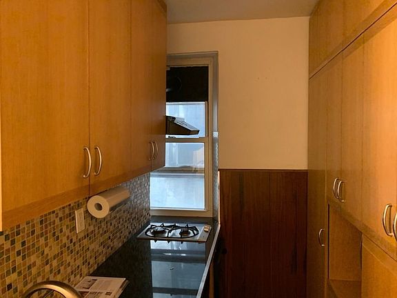 4th image of 139 Norfolk St APT 3A