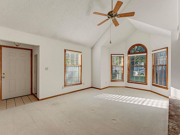 3rd image of 1409 Brighton Cir