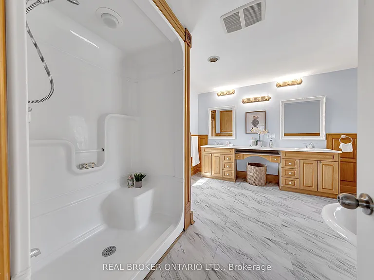 52 1/2 Victoria Ave N #MAIN — Photo 32