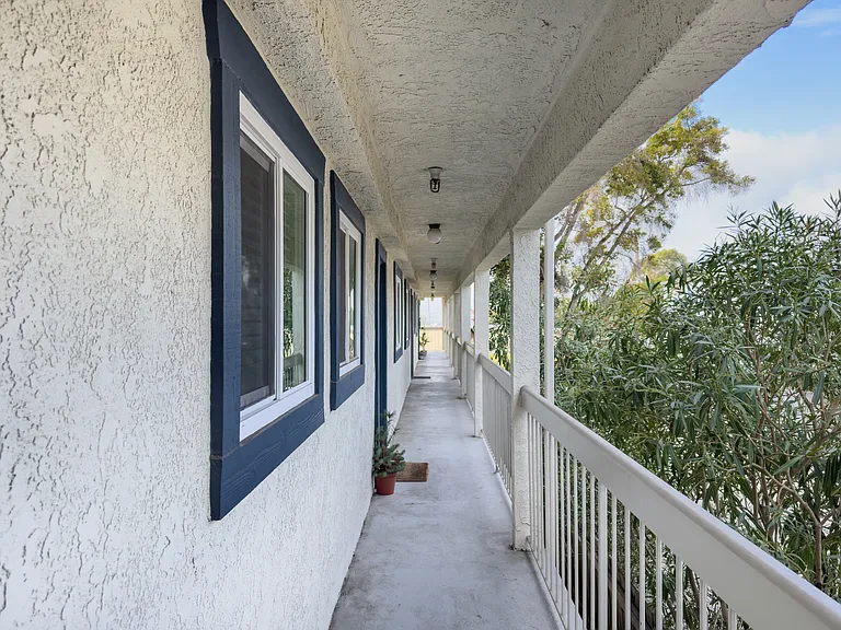 3208 Avenida Del Presidente — Photo 2