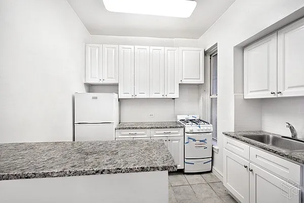 Rented by Halstead Real Estate | media 29