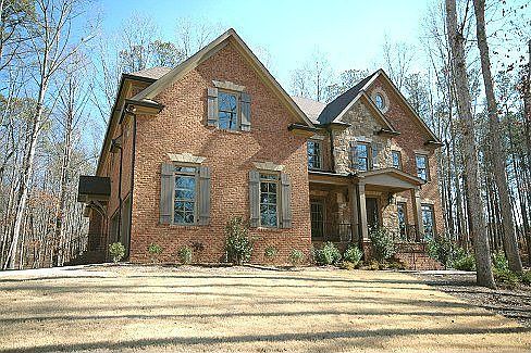 Beautiful custom-built home in new city of Milton