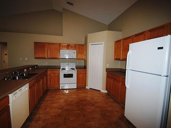 5th image of 405 Cardinal Ct