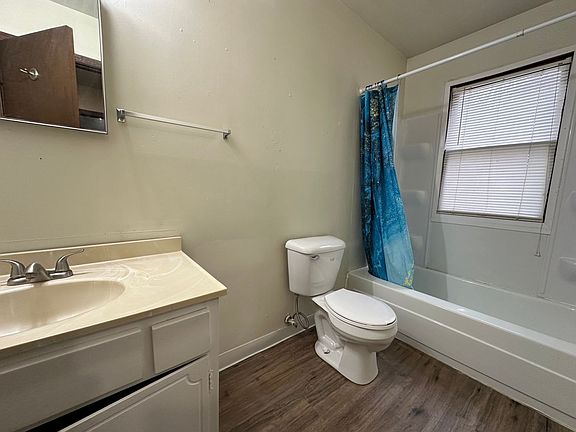 3rd image of 110 N Douglas St #8
